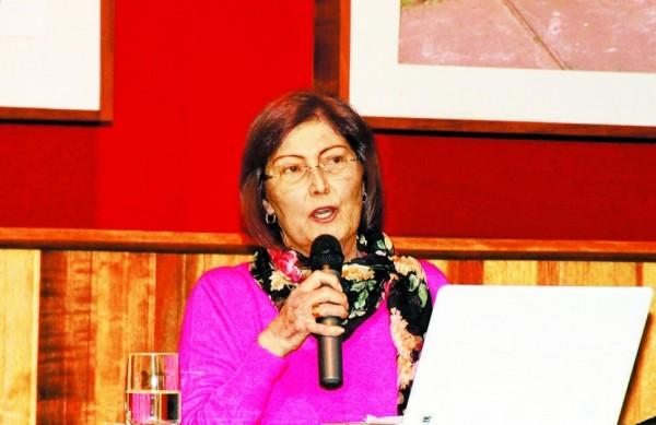 Cec&iacute;lia Pavani falou sobre o uso de suportes midi&aacute;ticos em salas de aula (Camila Moreira/ AAN)