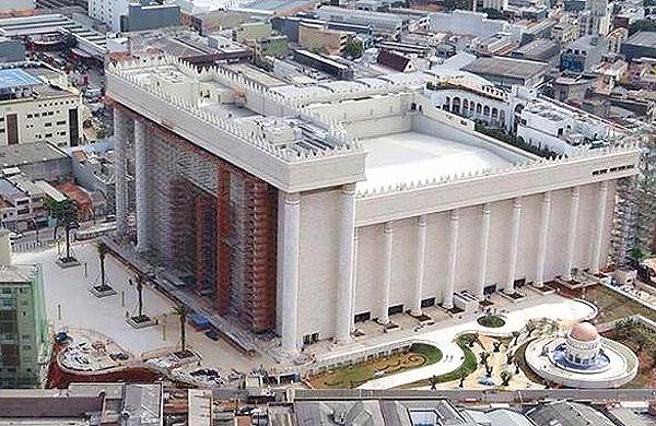 Ap&oacute;s quatro anos de obras que custaram R$ 680 milh&otilde;es, o Templo de Salom&atilde;o, constru&iacute;do pela Igreja Universal do Reino de Deus, vai ser inaugurado no dia 31  (Reprodução/CantaresNet)