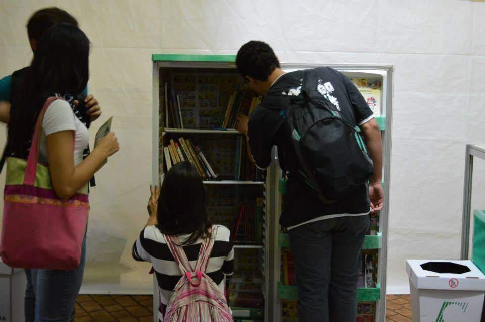 Geladeira guarda livros em vez de alimentos ( Divulgação)