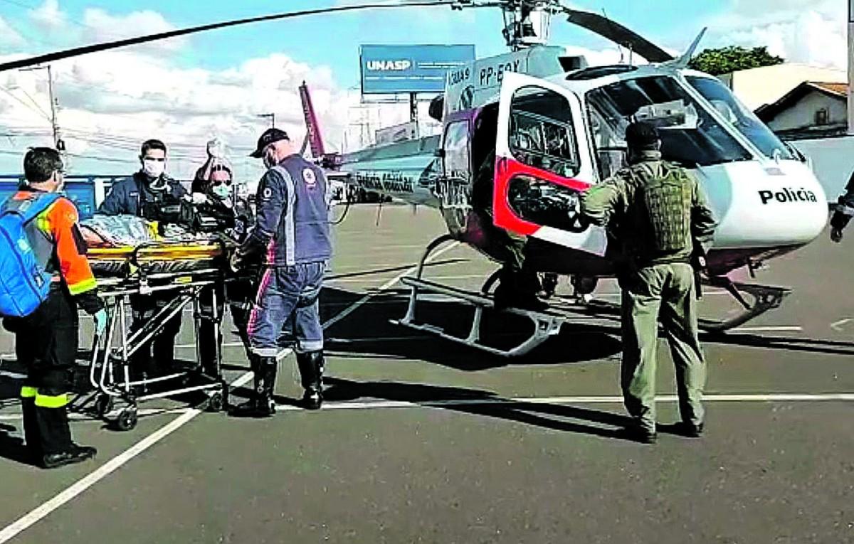 Após os primeiros-socorros, o helicóptero Águia da Polícia Militar é acionado para transportar a vítima de Hortolândia até a Santa Casa de Limeira (Divulgação)