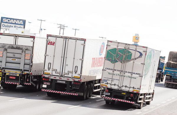 Regi&atilde;o Metropolitana de Campinas &eacute; cortada pelas principais rodovias do Pa&iacute;s e o transporte &eacute; intenso por cauda das ind&uacute;strias 