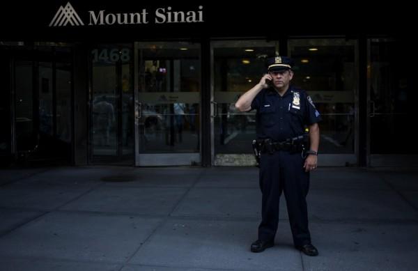Homem voltou da &Aacute;frica Ocidental com sintomas da doen&ccedil;a e est&aacute; internado no Hospital Mount Sinai, em Nova Iorque (Eric Thayer/Getty Images/AFP)