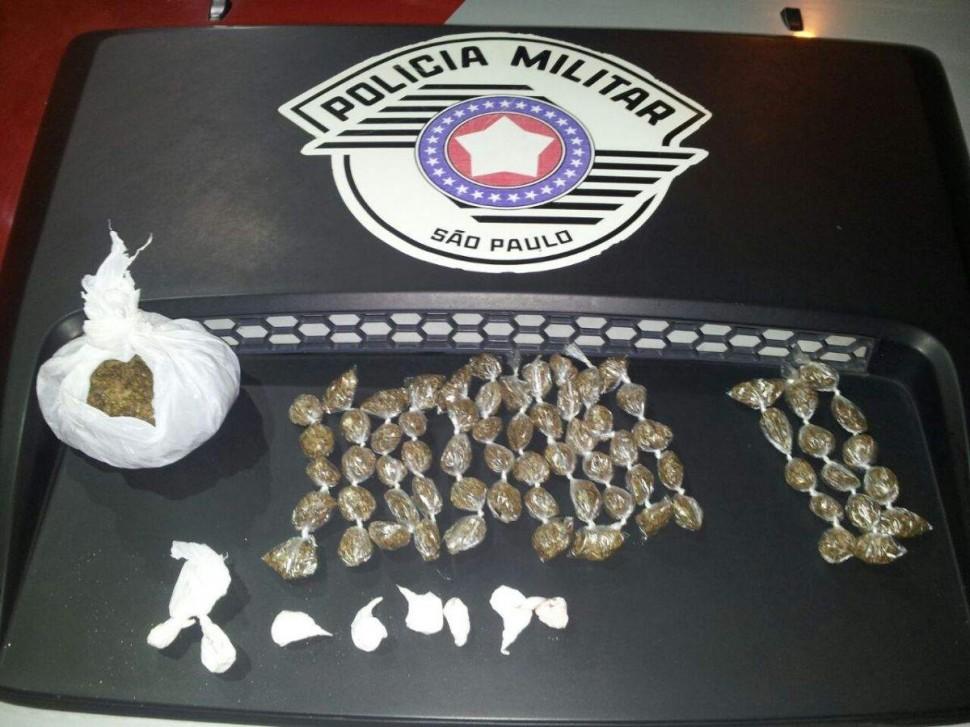 Pol&iacute;cia Militar apreendeu maconha com o adolescente e na casa dele ( Divulgação)