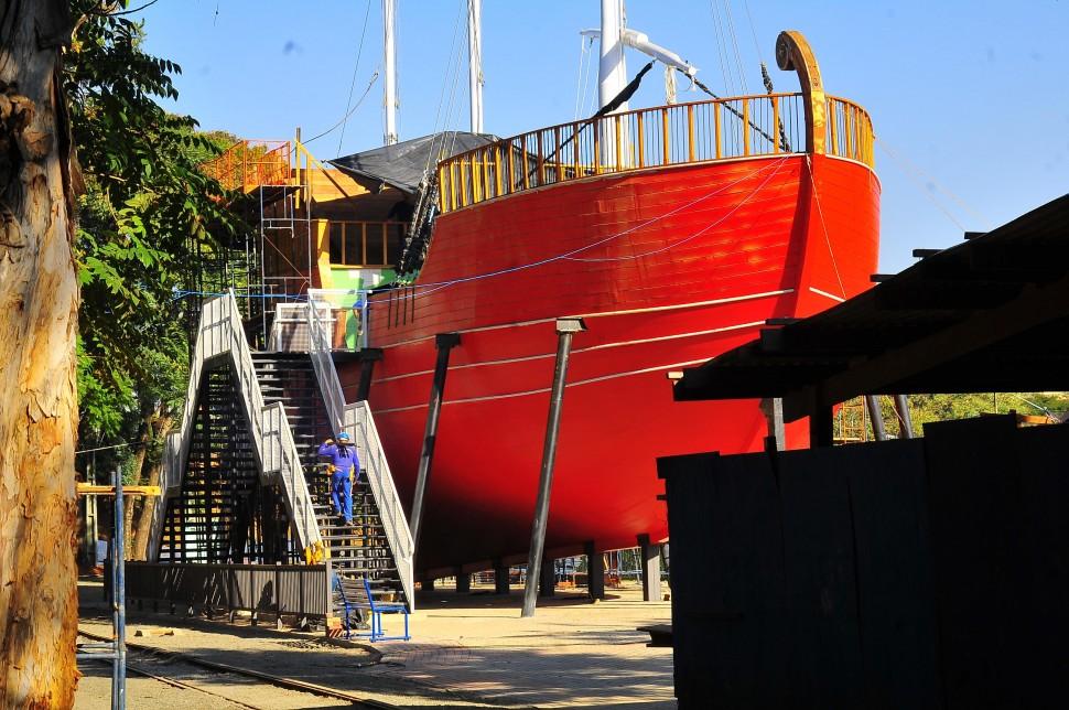 R&eacute;plica - caravela - Pedro &Aacute;lvares Cabral - Anuncia&ccedil;&atilde;o - Campinas - Lagoa do Taquaral - Parque Portugal - obra - reforma - agosto - 2014 ( Leandro Ferreira/ AAN)