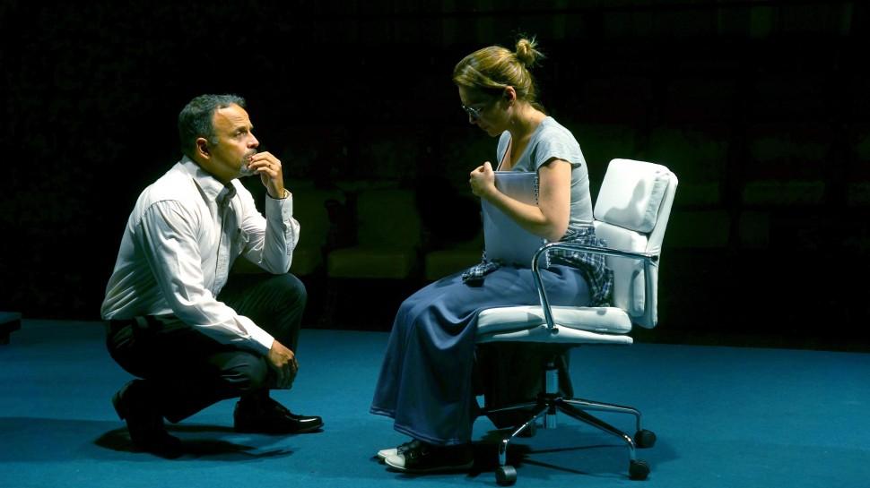 Marcos Breda e Luciana Favero na pe&ccedil;a &quot;Oleanna&quot;, no Teatro Liceur
 (Monica Vilela)