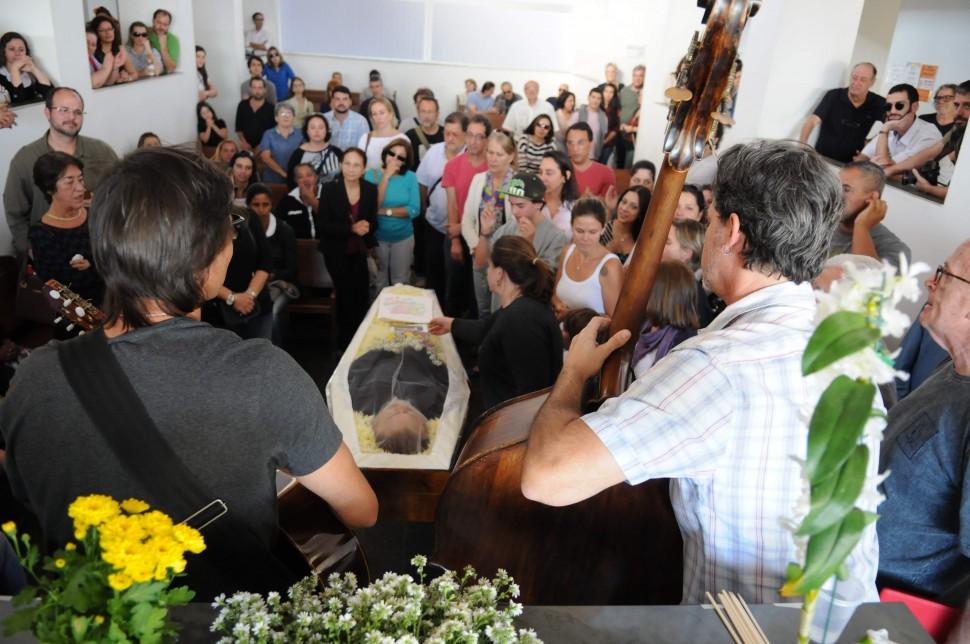 m&uacute;sica, bebeto, vel&oacute;rio, enterro, homenagem, Arno Roberto von Buettner ( Dominique Torquato/18jun2013AAN)