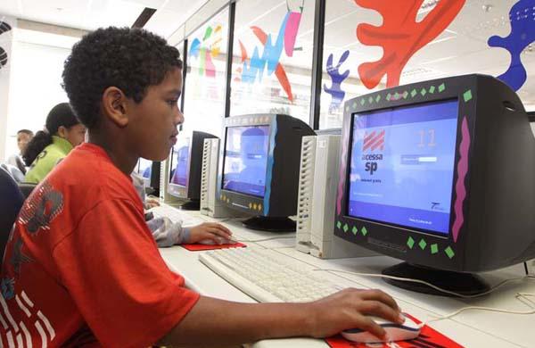 Estudantes s&atilde;o selecionados para participar de projeto de inclus&atilde;o digital (Divulgação)