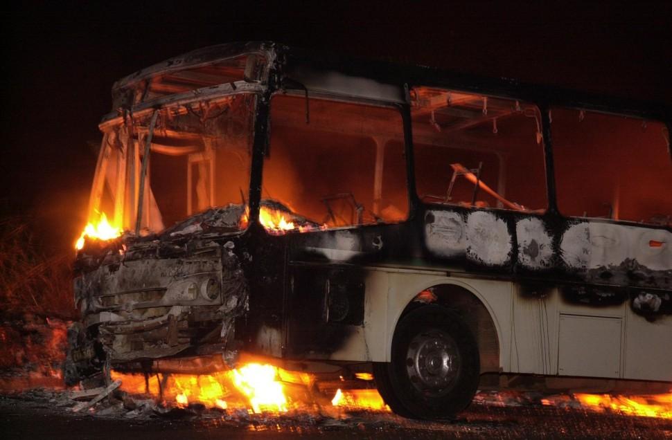 Pane el&eacute;trica - provoca - inc&ecirc;ndio - fogo - &ocirc;nibus - Jardim Sat&eacute;lite &Iacute;ris - Campinas ( Leandro Ferreira/ AAN)
