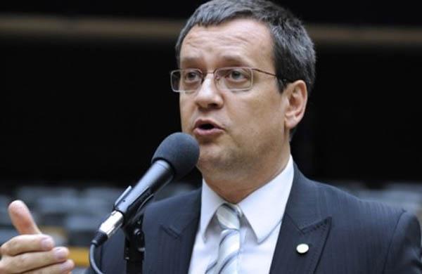 Beto Albuquerque (RS) &eacute; l&iacute;der do partido na C&acirc;mara dos Deputados ( Divulgação)