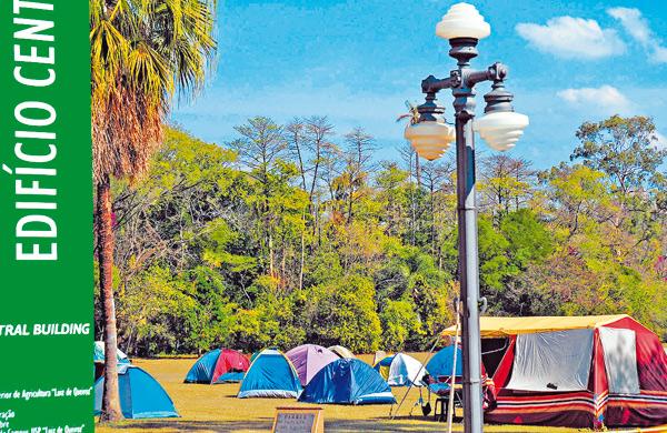 Na Esalq, 350 trabalhadores aderiram &agrave; greve e parte mant&eacute;m acampamento em frente ao pr&eacute;dio central ( Del Rodrigues/ AAN)