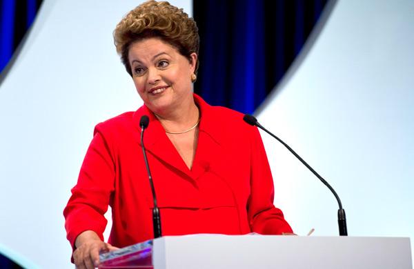 Dilma durante debate desta segunda no canal de TV SBT (AFP/ Nelson Almeida)