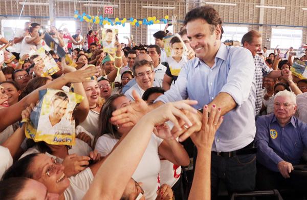 A&eacute;cio Neves durante campanha em Natal (RN) (Divulgação/Orlando Brito/PSDB)