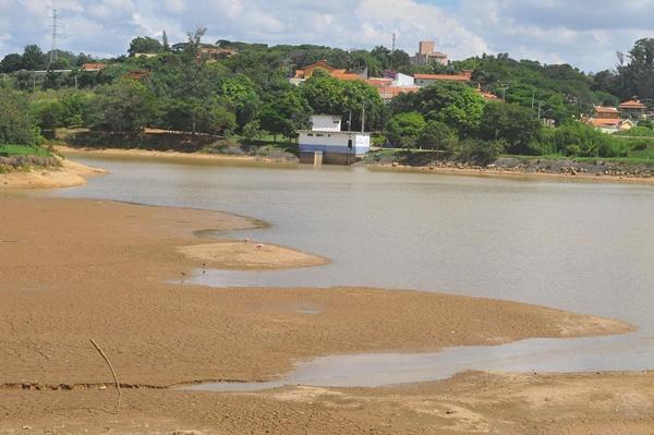 Represa de Vinhedo est&aacute; com n&iacute;vel abaixo do normal ( César Rodrigues/AAN)