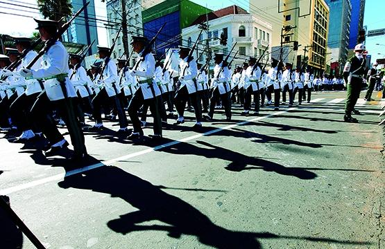 Alunos da Escola Preparat&oacute;ria de Cadetes do Ex&eacute;rcito (EsPCEx) de Campinas no desfile de 7 de Setembro de 2013   (Carlos Bassan / Prefeitura de Campinas)