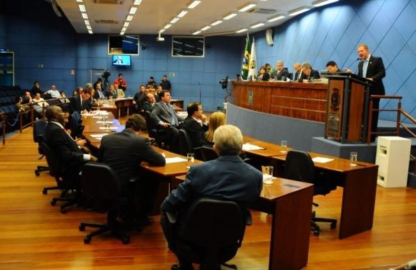 Vereadores no plenário durante sessão na Câmara de Campinas ( Edu Fortes/AAN)