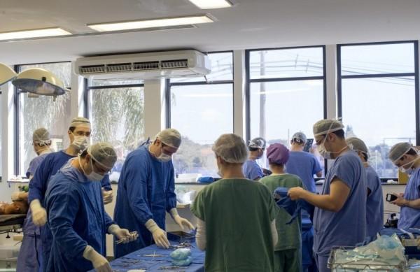 Especialistas acompanhar&atilde;o tr&ecirc;s cirurgias de fissura l&aacute;bio palatina no Hospital Sobrapar Cr&acirc;nio e Face de Campinas ( Divulgação)