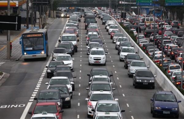 Faixa de &ocirc;nibus, Tr&acirc;nsito, Lentid&atilde;o, Exclusiva, Tr&aacute;fego (Divulgação)