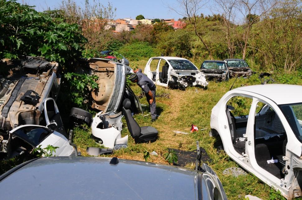 Desmanche, carros, funcionava, c&eacute;u aberto, Campinas (Elcio Alves/ AAN)