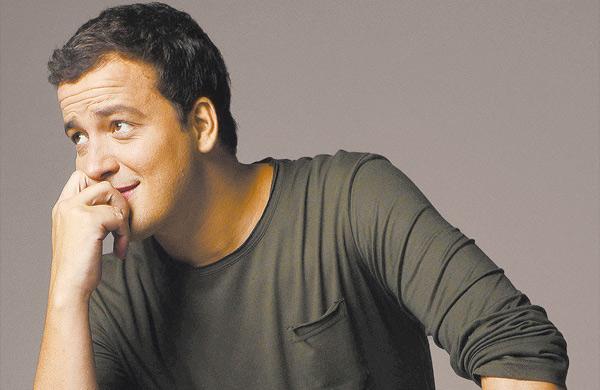 Rafael Cortez, que se apresenta hoje com o MDB - M&uacute;sica Divertida Brasileira e s&aacute;bado com o stand up De Tudo um Pouco ( Divulgação)