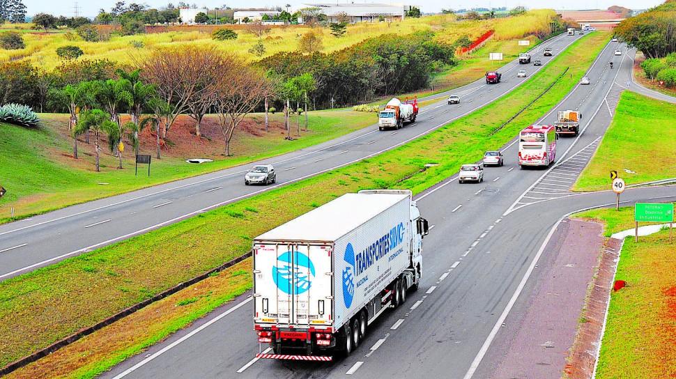 O DER come&ccedil;ou a instalar radares nas rodovias SP-304 e SP-308 ( Antonio Trivelin/ Gazeta de Piracicaba )