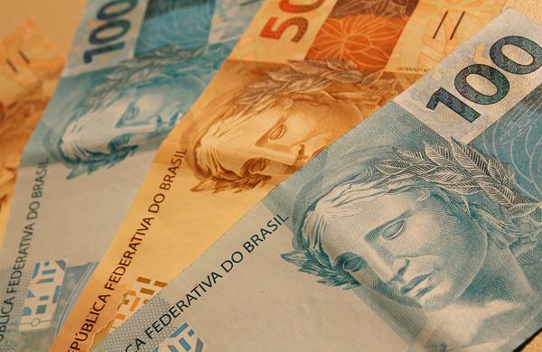 Governo prev&ecirc; sal&aacute;rio m&iacute;nimo de R$ 788 para 2015 ( Divulgação)