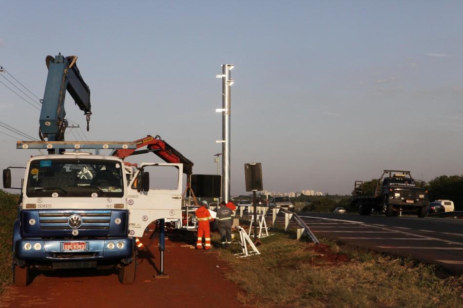Totens do sistema de ped&aacute;gio Ponto a Ponto come&ccedil;aram a ser instalados na Rodovia Zeferino Vaz ( Rodrigo Zanotto/Especial para a AAN)