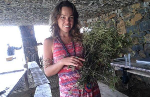 Primeiro beb&ecirc; de proveta do Brasil e da AL faz 30 anos Anna Paula Caldeira nasceu em 7 de outubro de 1984, em S&atilde;o Jos&eacute; do Pinhais, no Paran&aacute; (Arquivo Pessoal/ Facebook)