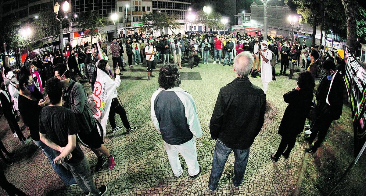 Integrantes do movimento negro participam de manifestação contra o racismo estrutural, em ato que marca a lembrança do 13 de maio, no Largo do Rosário (Ricardo Lima/Correio Popular)