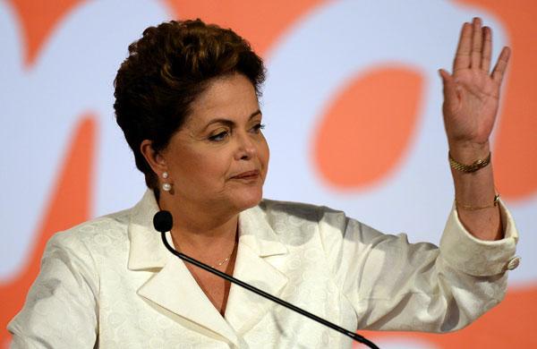 Dilma Rousseff em pronunciamento neste domingo, 5 de outubro, ap&oacute;s pronunciamento (Evaristo Sa/ AFP)