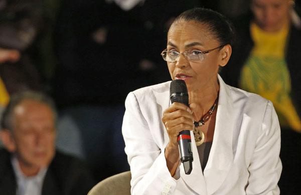 A candidata derrotada do PSB &agrave; Presid&ecirc;ncia da Rep&uacute;blica, Marina Silva, adiou desta quinta (9) para esta sexta (10) se ir&aacute; apoiar A&eacute;cio Neves (PSDB) no segundo turno (Miguel Schincariol/ AFP)