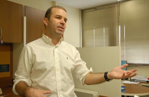 O professor Jos&eacute; Alexandre Crippa, da Faculdade de Medicina de Ribeir&atilde;o Preto (FMRP) da USP ( Reprodução)