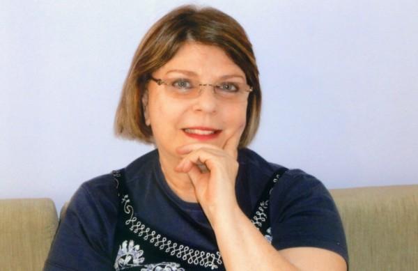 A escritora Cec&iacute;lia Menezes, que tamb&eacute;m &eacute; psicopedagoga e orienta&ccedil;&atilde;o crian&ccedil;as e jovens ( Divulgação)