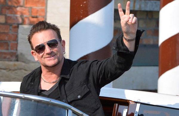 O cantor irland&ecirc;s Bono, vocalista do U2, n&atilde;o tira os &oacute;culos escuros por nada, mas n&atilde;o por vaidade e sim porque tem glaucoma, revelou o artista &agrave; BBC (AFP)