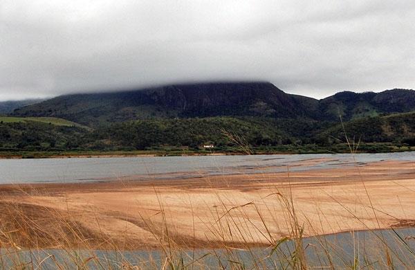 A falta de chuva na Regi&atilde;o Sudeste reduziu o n&iacute;vel nos reservat&oacute;rios de &aacute;gua e no Rio Para&iacute;ba do Sul ( Divulgação)