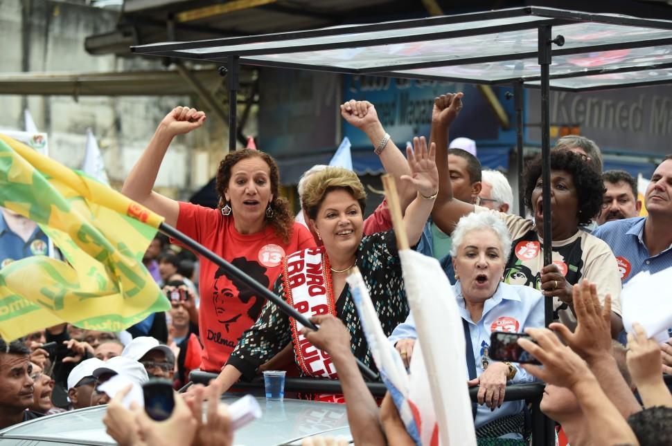 Dilma Rousseff em campanha em Duque de Caxias, RJ (Vanderlei Almeida/ AFP)