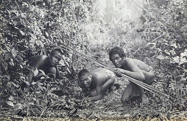 Imagem de &Iacute;ndios Botocudos 1909 de Cachoeiro de Santa Leopoldina, Esp&iacute;rito Santo (Walber Garber/ Acervo BN)