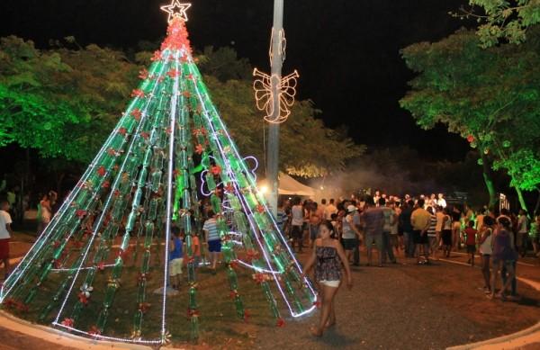 &Aacute;rvore montada no ano passado, durante o 1&deg; Natal Ecol&oacute;gico de Sumar&eacute;  ( Divulgação)
