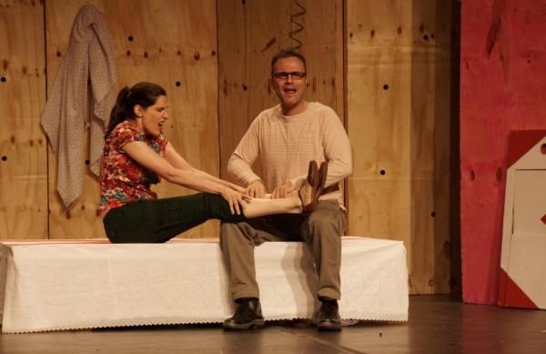 Cena da pe&ccedil;a 'N&atilde;o Vamos Pagar!', escrita pelo pr&ecirc;mio Nobel de literatura Dario Fo e sua mulher, Franca Rame (Divulgação/Onmar Salomão)