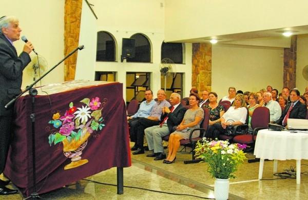 Rabino Jaime Rosenzweig preside as atividades em comemora&ccedil;&atilde;o aos 100 anos da Sociedade Israelita Brasileira Beth Jacob de Campinas (SIBBJC) na sinagoga da Rua Barreto Leme ( Leandro Ferreira/ AAN)