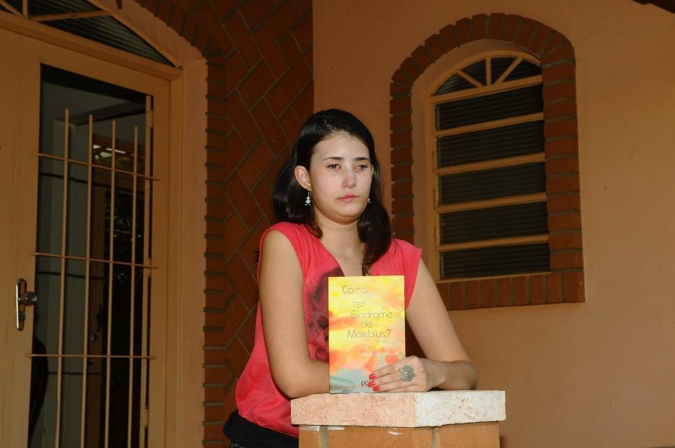 S&iacute;ndrome de Moebius, lan&ccedil;a, livro, Amanda Novo Nascimento  ( César Rodrigues/ AAN)