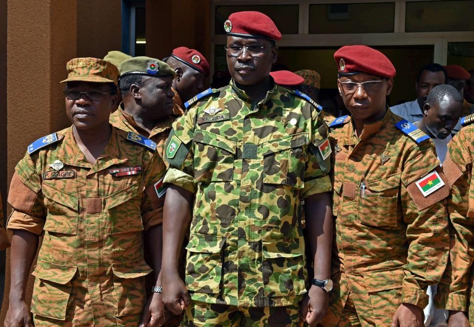 Tenente-coronel, Isaac Zida, novo, chefe de Estado,m Burkina Faso (Issouf Zonogo/France Press)