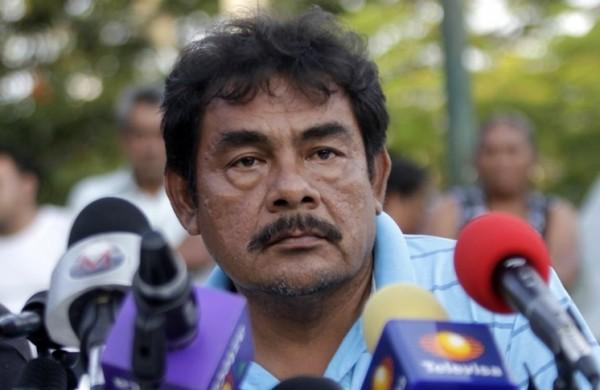 Um dos professores da combativa Escola de Magist&eacute;rio de Ayotzinapa, onde estudavam os 43 jovens desaparecidos (France Press)