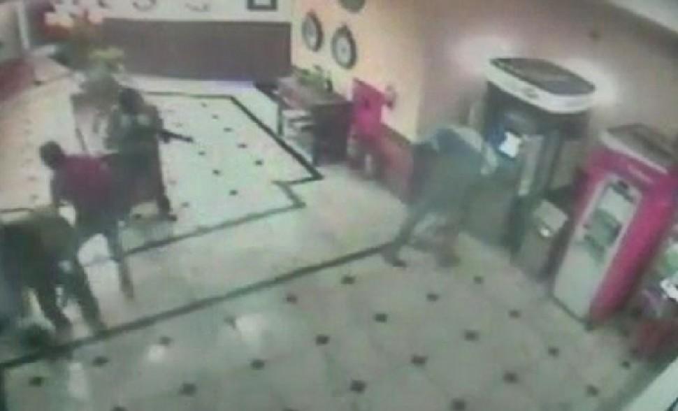 Quadrilha, explode, caixas eletr&ocirc;nicos, Santa Cruz do Rio Pardo (Captura de vídeo)