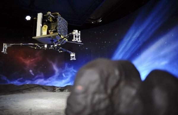 Prot&oacute;tipo do rob&ocirc; Philae que est&aacute; pousado sobre o cometa 67P (France Press)