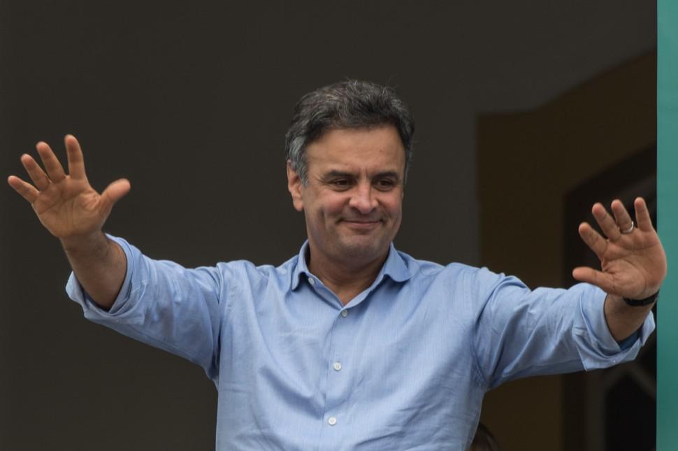 As pesquisas Datafolha e Ibope, publicadas neste s&aacute;bado (25) mostram queda na diferen&ccedil;a entre Dilma e A&eacute;cio (Yasuyoshi Chiba/ AFP)