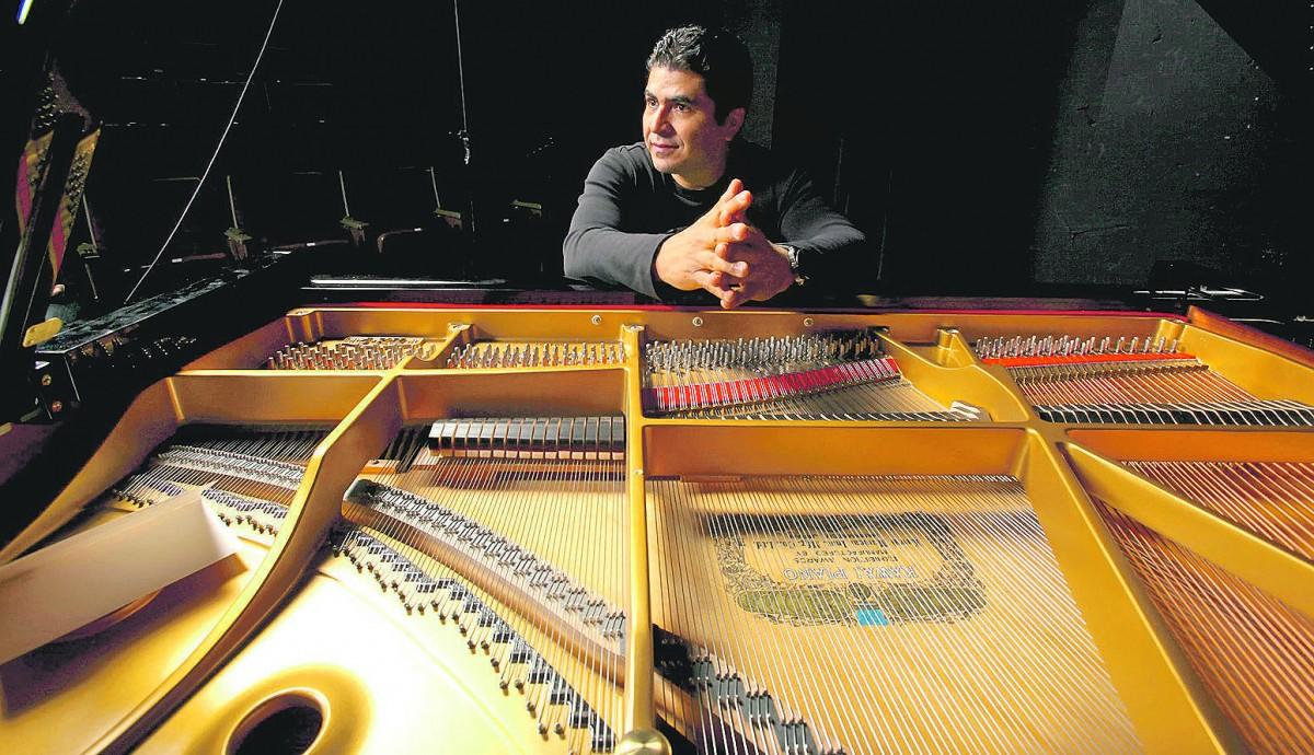O pianista venezuelano Otmaro Ruiz: considerado genial por ninguém menos do que John MacLaughlin, apresenta-se com o guitarrista Bruno Mangueira na Cia Sarau (Divulgação)