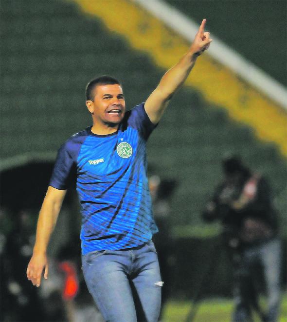 Umberto Louzer durante a partida contra o Figueirense na terça-feira: "Em algum momento iríamos oscilar, mas precisamos minimizar os erros" (Thomaz Marostegan/Especial para AAN)
