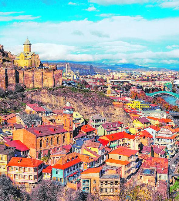 Vista panorâmica de Tbilisi ao pôr do Sol (Divulgação)