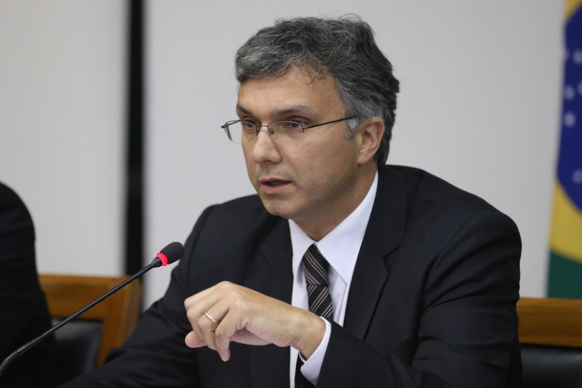 Projeto que limita salário será retomado (Divulgação)