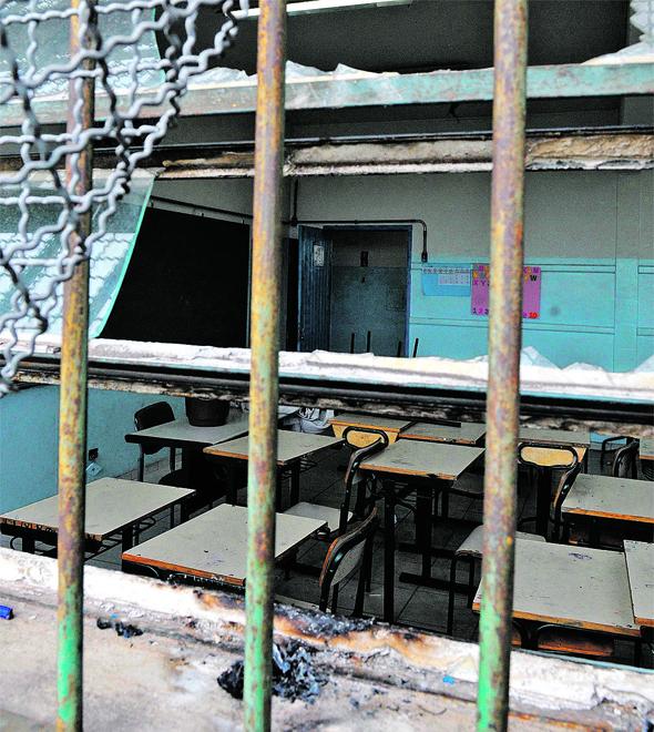 Escola Estadual Alvaro Cotomacci: segundo funcionários, os ataques são constantes e acontecem sempre à noite (Dominique Torquato)